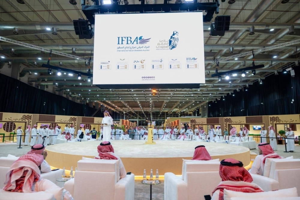 بيع 3 صقور بـ111 ألف ريال في خامس ليالي المزاد الدولي لمزارع إنتاج الصقور 2025 بيع 3 صقور بـ111 ألف ريال في خامس ليالي المزاد الدولي لمزارع إنتاج الصقور 2025