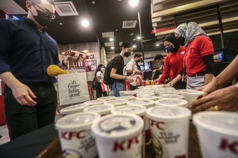 Members of the media and bloggers take refreshments during the KFC Finger Lickin Good Event at KFC Pavilion KL in Kuala Lumpur May 10, 2022. — Picture by Hari Anggara