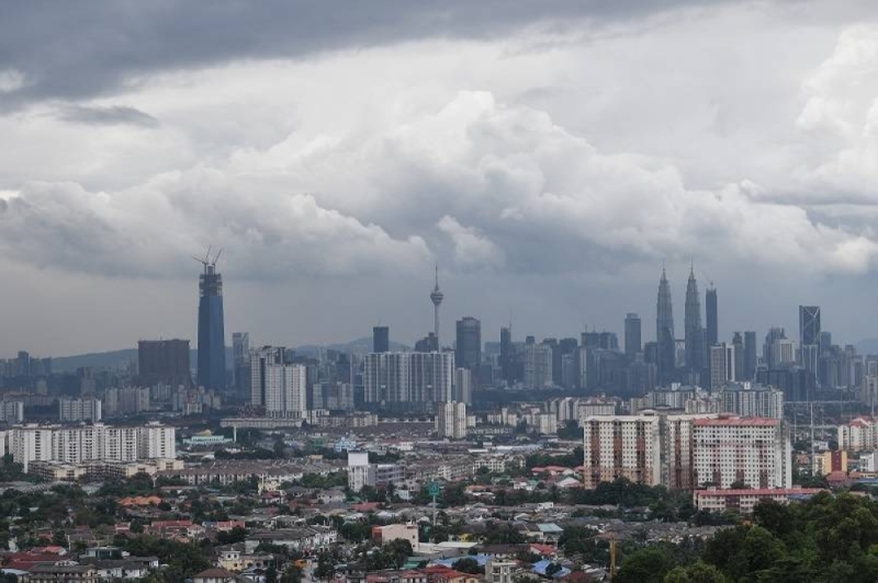 2018 年 1 月 10 日吉隆坡天际线景观。在中央可以看到吉隆坡塔，右侧是 KLCC，左侧是仍在建设中的 Exchange 106 摩天大楼。  — 马新社图片