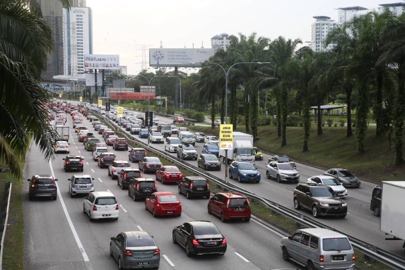 柔佛州议员告诉布城，在马来西亚驾驶汽车应该是一种奢侈品而不是必需品马来邮件 – 马来邮件