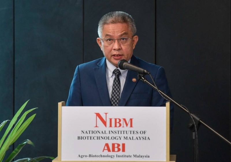 Science, Technology and Innovation Minister Datuk Seri Dr Adham Baba delivers his speech during Memorandum of Understanding exchange ceremony between National Institute of Biotechnology Malaysia (NIBM), Solution Biologics Sdn Bhd (SOLBIO) and CanSino Biologics Inc. (CanSinoBIO) at Agro-Biotechnology Institute Malaysia, Seri Kembangan, May 25, 2022. — Bernama pic 