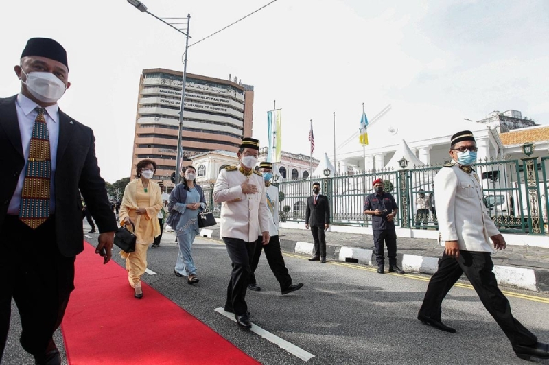 Penang Chief Minister Chow Kon Yeow is pictured entering the state assembly building in George Town May 27, 2022. — Picture by Sayuti Zainudin