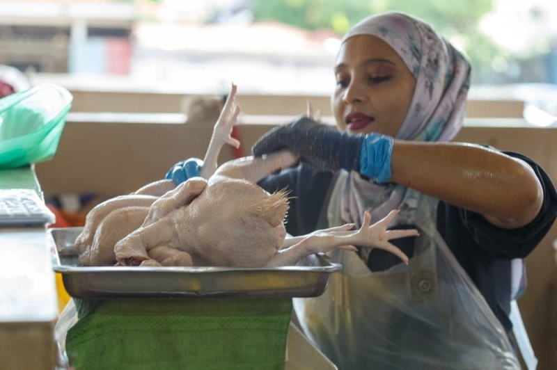 Malaysia, itself facing soaring prices, has decided to halt chicken exports until local production and costs stabilise. — Picture by Devan Manuel Malaysia, itself facing soaring prices, has decided to halt chicken exports until local production and costs stabilise. — Picture by Devan Manuel