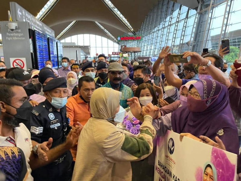 Plantations and Commodities Minister Datuk Zuraida Kamaruddin is seen at Kuala Lumpur International Airport 2 following her return from a work visit to Turkey June 2, 2022. — Picture via Facebook/PBM Pulau Pinang