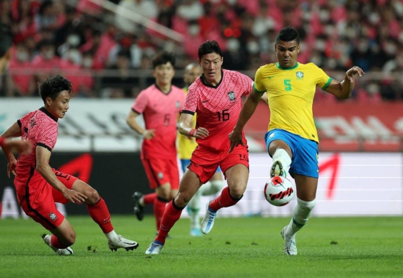Brazil’s Casemiro in action with South Korea’s Hwang Ui-Jo and Seung-Ho Paik during their International Friendly at the Seoul World Cup Stadium, Seoul, South Korea, June 2, 2022. — Reuters pic
