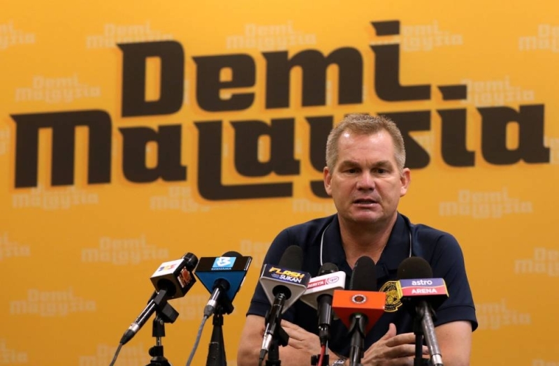 National Under U-23 football team head coach Brad Maloney speaks at the Malaysian SEA Games contingent press conference at the National Sports Council in Bukit Jalil, April 20, 2022. — Bernama pic 