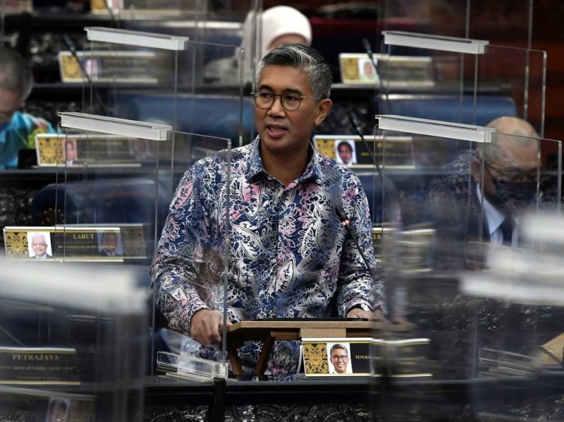 Finance Minister Datuk Seri Tengku Zafrul Abdul Aziz wraps up debate on the flood disaster during the Special Session in Parliament, January 20, 2022. — Bernama pic 