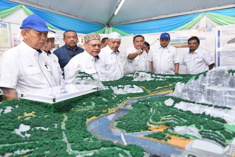 Datuk Nor Azman Mufti (3rd right) shows a model of the dam to the Kelantan Mentri Besar Datuk Ahmad Yakob (centre) and Energy and Natural Resources Datuk Seri Takiyuddin Hassan at the ground-breaking ceremony of the Nenggiri Hydroelectric Project June 12, 2022. — Picture courtesy of TNB 