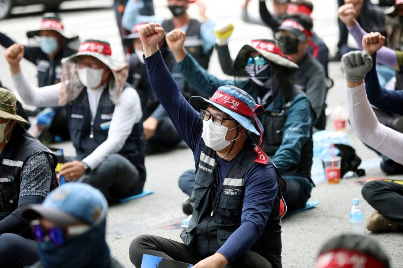 Members of the Cargo Truckers Solidarity union take part in a protest in front of Kia Motor's factory tin Gwangju, South Korea, June 10, 2022. — Reuters pic