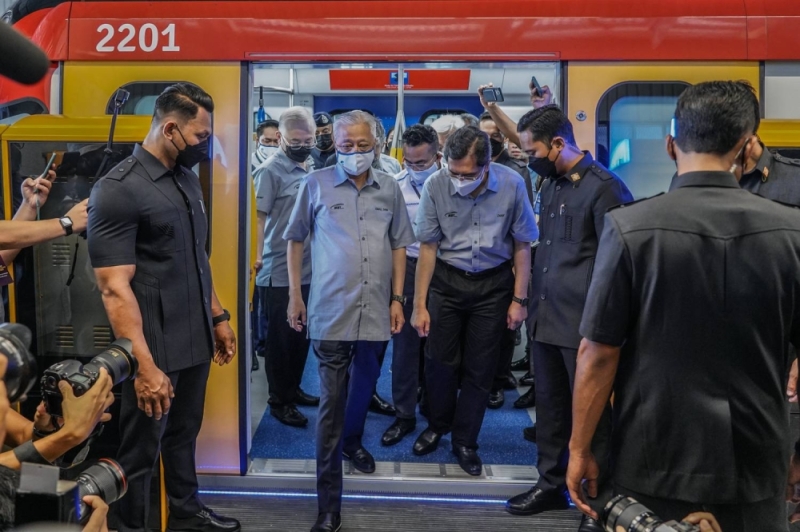 Prime Minister Datuk Seri Ismail Sabri Yaakob (centre) attends the MRT Putrajaya Line Phase 1 launch event at the Kampung Batu MRT Station on June 16, 2022. — Picture by Hari Anggara