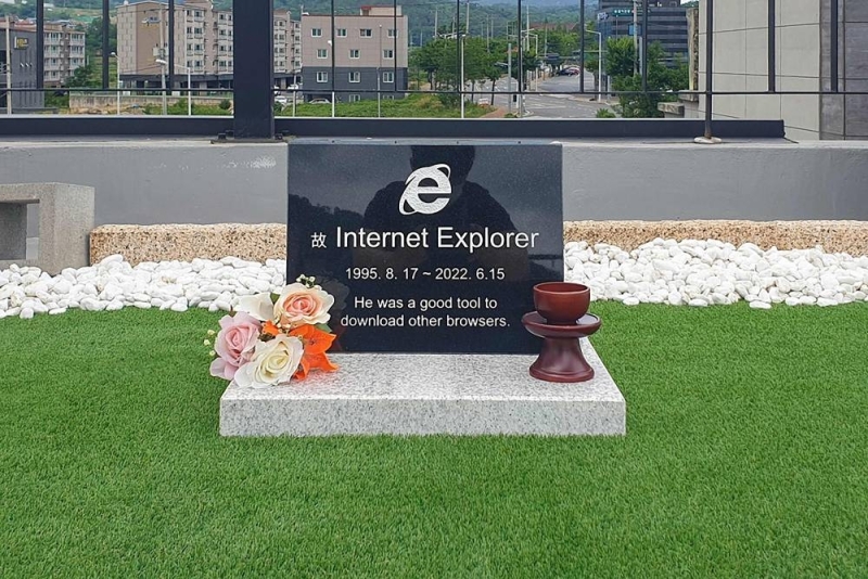 This undated handout photo provided courtesy of Kiyoung Jung on June 17, 2022 shows a grave for Microsoft's Internet Explorer, which was retired by the company earlier this week after 27 years, in honour of the browser's ‘death’, on the rooftop of a cafe in South Korea's southern city of Gyeongju. — Picture courtesy of Kiyoung Jung / AFP