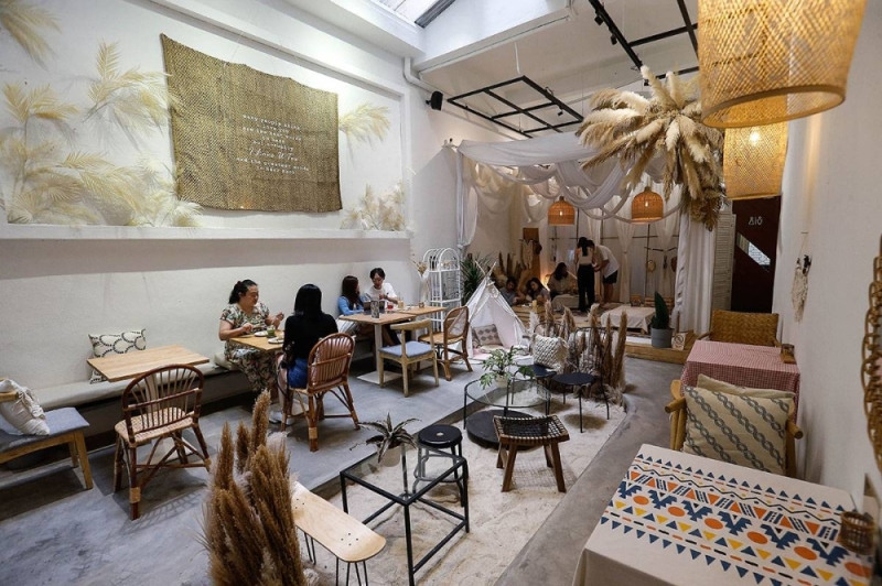 The Utoo Boho Cafe has a dreamy bohemian-style space for people to relax. — Picture by Sayuti Zainudin