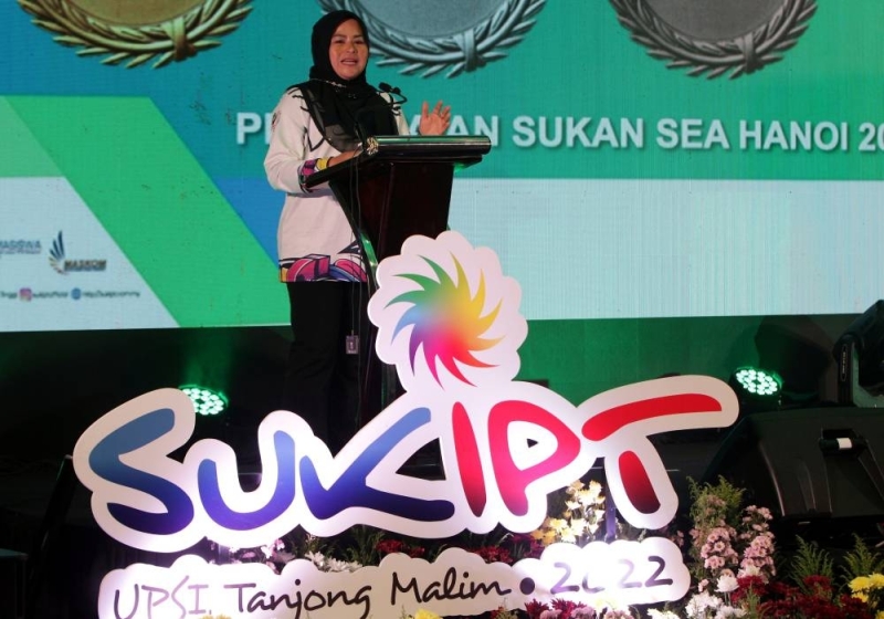  Higher Education Minister Datuk Seri Noraini Ahmad speaks during the launch of Sukan Institusi Pengajian Tinggi (SUKIPT) 2022 at Universiti Pendidikan Sultan Idris (UPSI), Tanjung Malim June 17, 2022. — Bernama pic