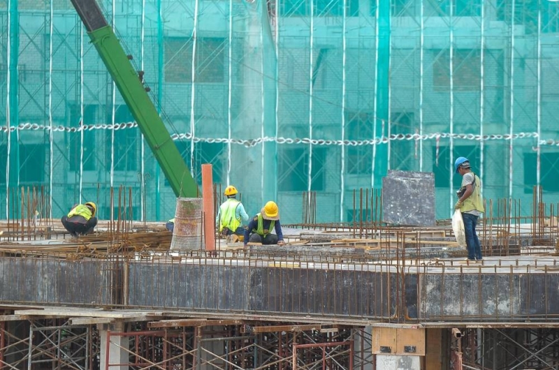 To ensure that projects are delivered on time, property developers might delay some of their new launches to avoid potential LAD payment in view of labour shortages, said Maybank IB. — Picture by Shafwan Zaidon To ensure that projects are delivered on time, property developers might delay some of their new launches to avoid potential LAD payment in view of labour shortages, said Maybank IB. — Picture by Shafwan Zaidon