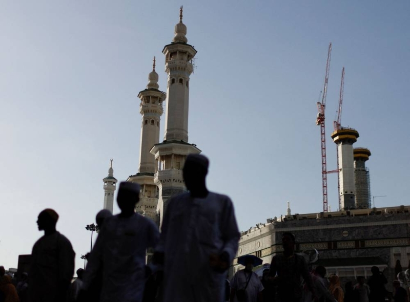 Des pèlerins musulmans marchent devant la Grande Mosquée de la ville sainte de La Mecque, en Arabie saoudite, le 5 juillet 2022. – Reuters pic