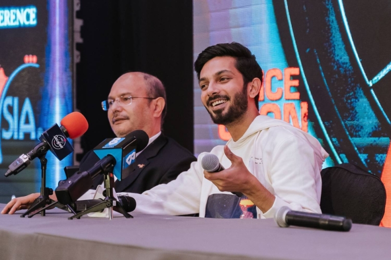 Penyanyi dan komposer musik India Selatan Anirudh Ravichander berbicara dalam konferensi pers saat peluncuran trailer konser di Hotel JW Marriott, Putrajaya, 19 Juli 2022. - Foto oleh Devan Manuel