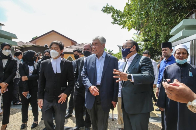 Zahid's trial: Judge visits two Country Heights houses bought using charity's RM5.9m and converted for Islamic studies Zahid's trial: Judge visits two Country Heights houses bought using charity's RM5.9m and converted for Islamic studies