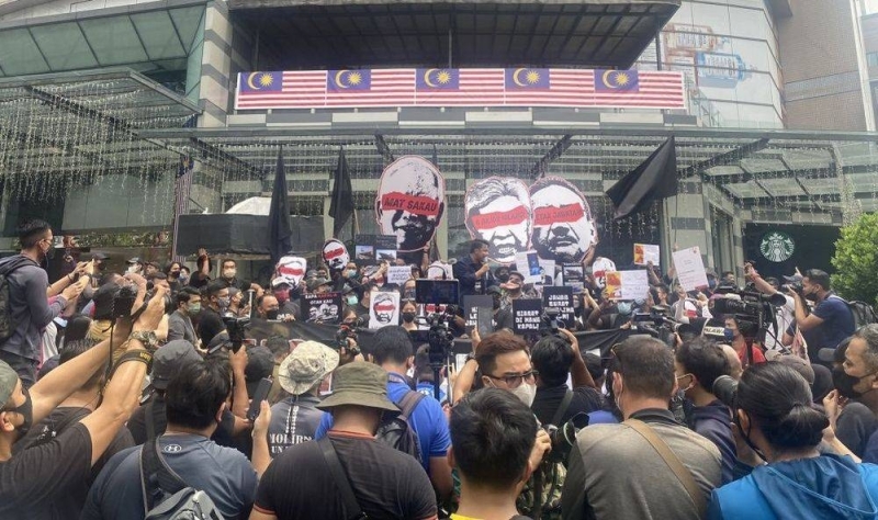 Ignoring rain, demonstrators gather in KL amid growing public scrutiny of undelivered RM9b littoral combat ships