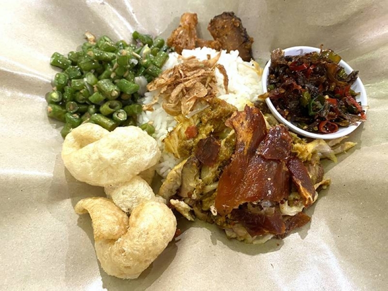 Miss the taste of Bali's 'babi guling'? Get your fix at KL Jalan Sultan's Crispy Pork Noodles Soup
