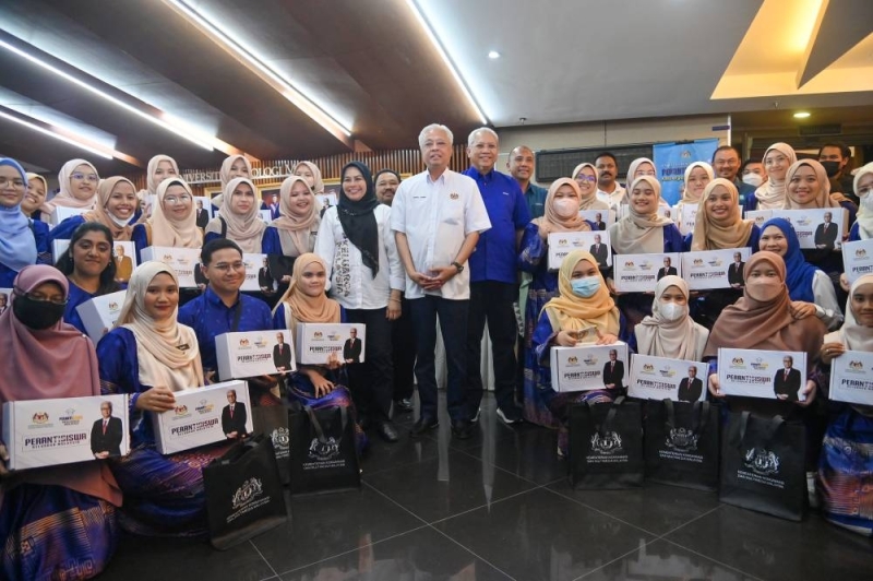 PM：学生可以将三星平板电脑保留在 PerantiSiswa Keluarga Malaysia 计划下