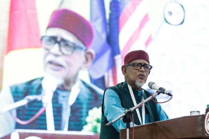 Hadi says PAS must copy DAP in breaking racial walls in constituencies Hadi says PAS must copy DAP in breaking racial walls in constituencies