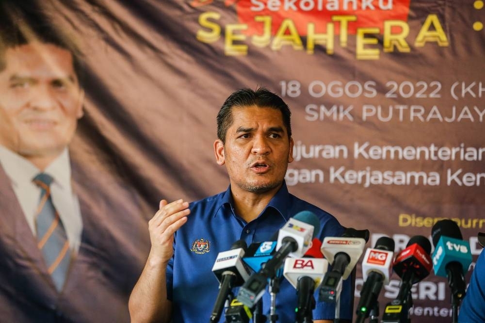Wearing of face masks no longer mandatory on school premises, says