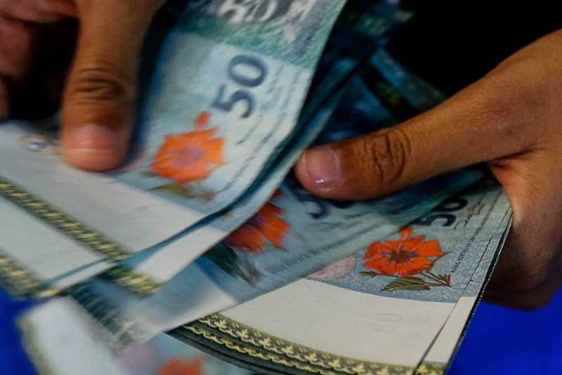 Ringgit’s decline against US dollar only temporary, says minister Ringgit’s decline against US dollar only temporary, says minister