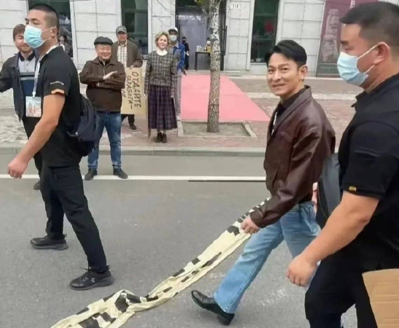 HK superstar Andy Lau made to look like a hobbit in fan photo
