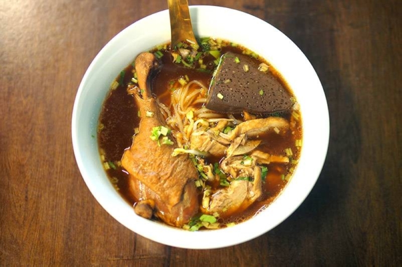 For comforting Thai duck noodles or tangy 'tom yum' pork noodles, head to Damansara Uptown's Heng Dee by Nhom Thai