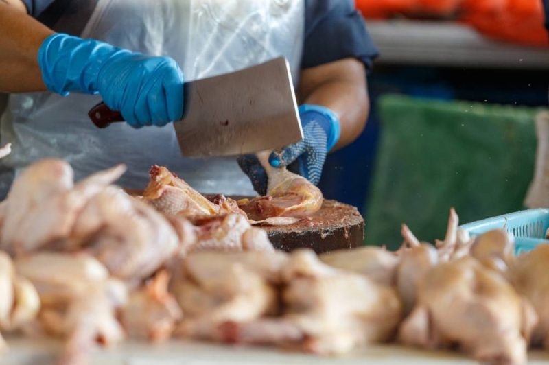 Domestic trade sec-gen: Ceiling price for chicken remains at RM9.40 per kg Domestic trade sec-gen: Ceiling price for chicken remains at RM9.40 per kg