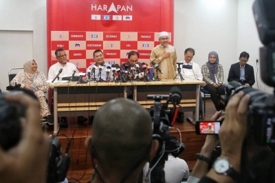 Now PKR’s candidate in Perak, Amanah says no clue if Nik Omar still a party member Nik Omar was recently announced by PKR president Datuk Seri Anwar Ibrahim as one of PKR's 'high-profile' candidates for the 15th general election. — Picture by Choo Choy May