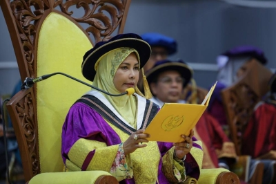 High Court dismisses Terengganu Sultanah’s defamation suit against Sarawak Report editor Clare Rewcastle-Brown, two others Sultanah of Terengganu Sultanah Nur Zahirah filed the suit in November 2018, claiming that the said statement, among others, meant that she was involved in corruption and interfering in the administration of the Terengganu government. — Bernama pic