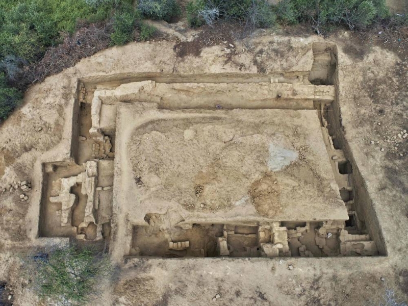 Archaeologists find ancient Peruvian fresco, lost for a century