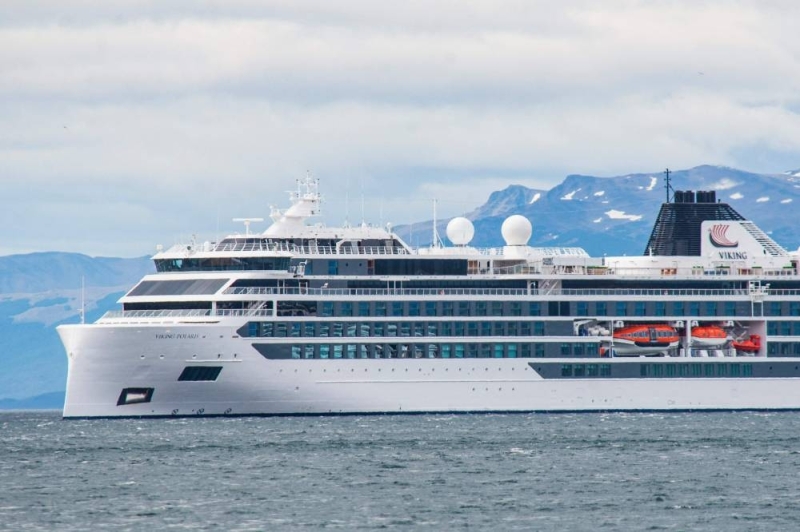 ‘Rogue wave’ kills tourist on Antarctic cruise ‘Rogue wave’ kills tourist on Antarctic cruise