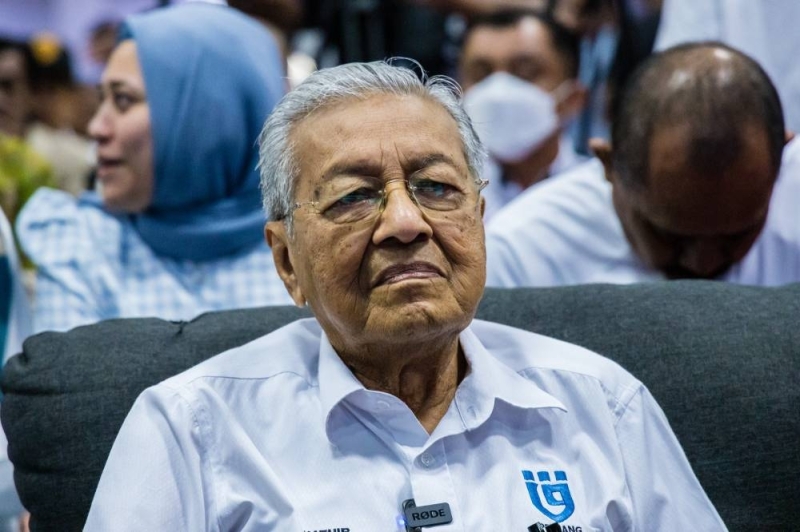 Dr Mahathir: Anwar needs experts not loyalists to tackle unemployment and high cost of living