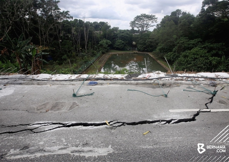 Public Works Dept Jalan Persiaran Senawang 3 in N. Sembilan unsafe