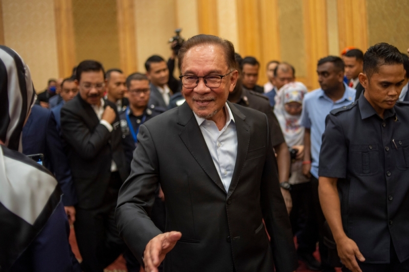 Report: Anwar to enter Umno HQ after 25 years for ‘unity govt’ secretariat meeting tonight