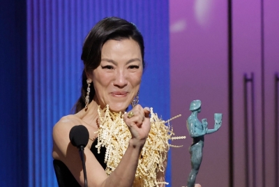 Dropping the ‘F’ bomb, Michelle Yeoh honours Asian women in emotional SAG Awards speech (VIDEO)