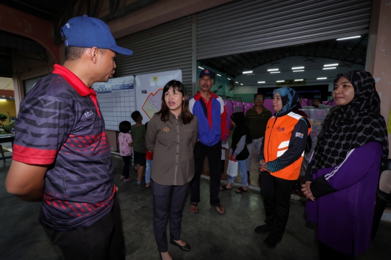Deputy communications minister tells telcos to place generators in flood-prone areas Deputy communications minister tells telcos to place generators in flood-prone areas