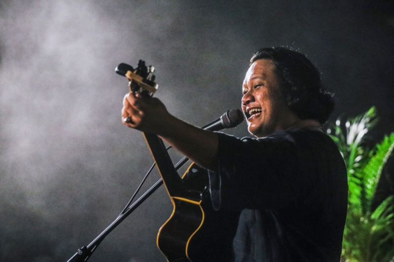 Kuching-born singer-songwriter Amir Jahari shares return to music with success of 'Hasrat' (VIDEO) | Malay Mail