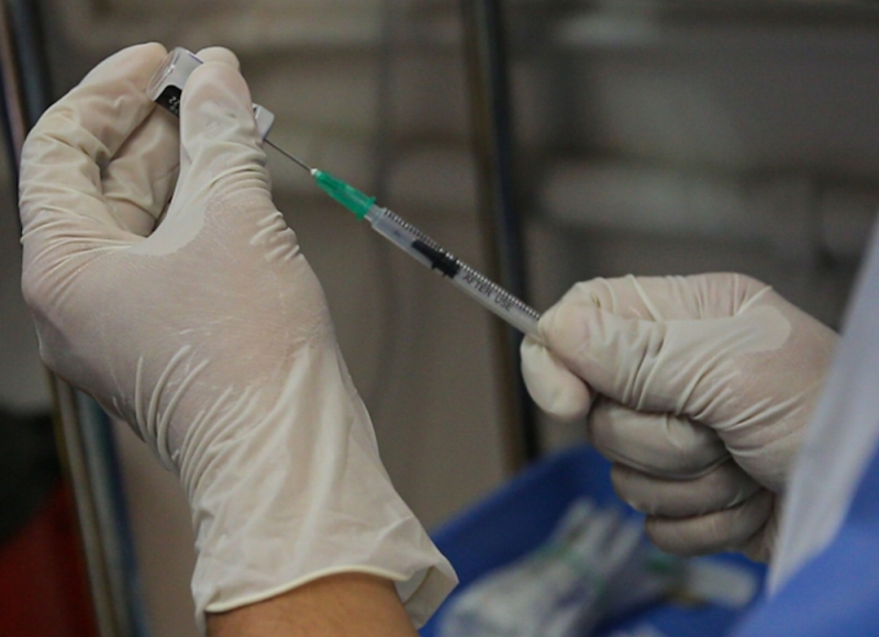 Report: Poor public response to booster shots among reasons for Covid-19 surge ahead of Aidilfitri Report: Poor public response to booster shots among reasons for Covid-19 surge ahead of Aidilfitri