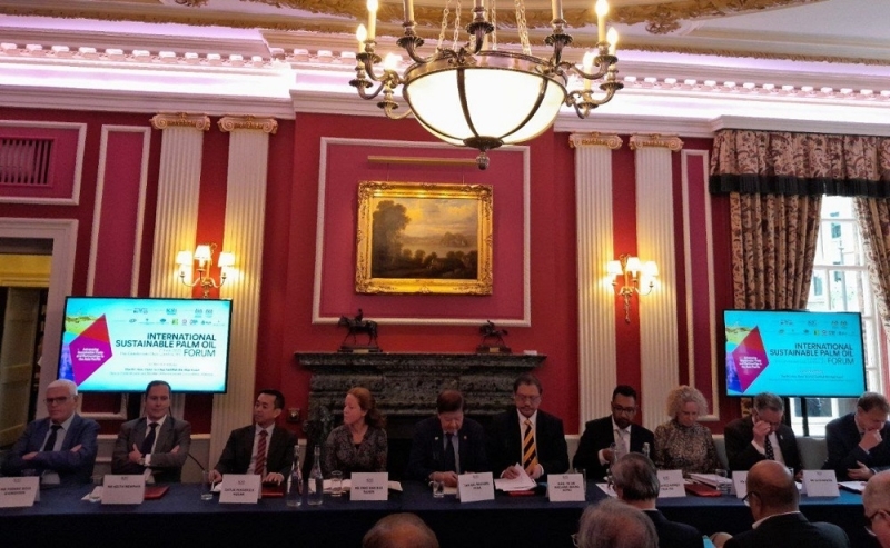 Sarawak shares comprehensive energy transition, climate crisis plans at London palm oil forum