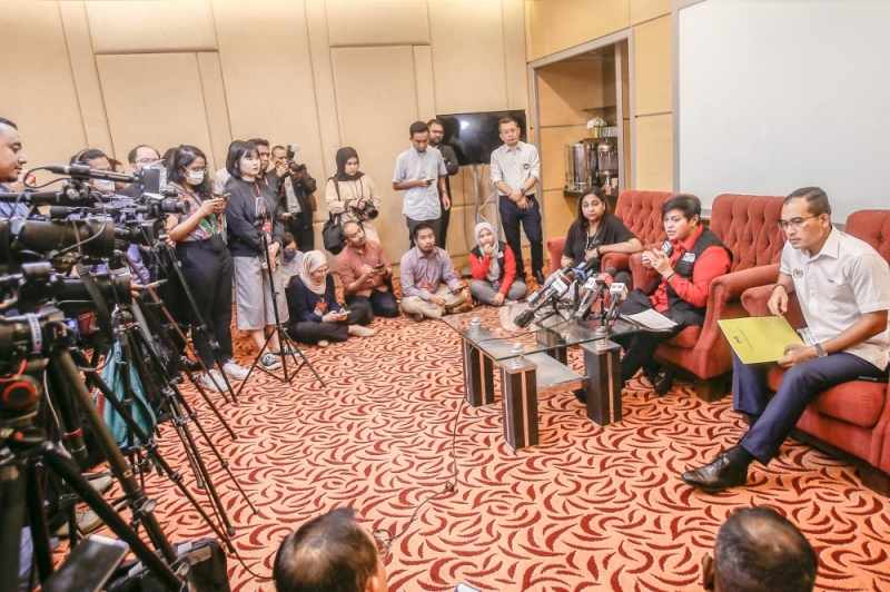 Azalina: Sulu heirs 'fraudulently' claiming US$14.9b from Malaysia; helping them is a crime Azalina: Sulu heirs 'fraudulently' claiming US$14.9b from Malaysia; helping them is a crime