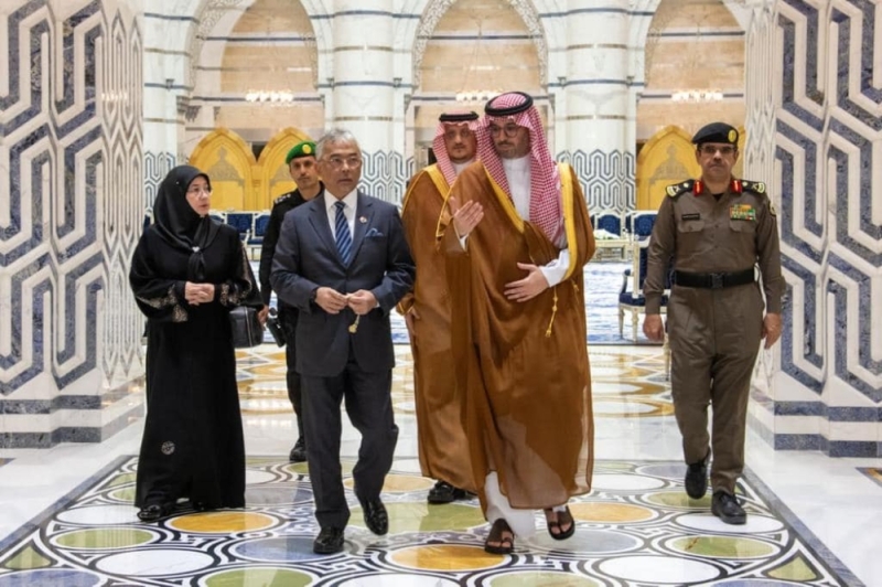 King, Queen arrive home from Saudi Arabia after Haj pilgrimage King, Queen arrive home from Saudi Arabia after Haj pilgrimage