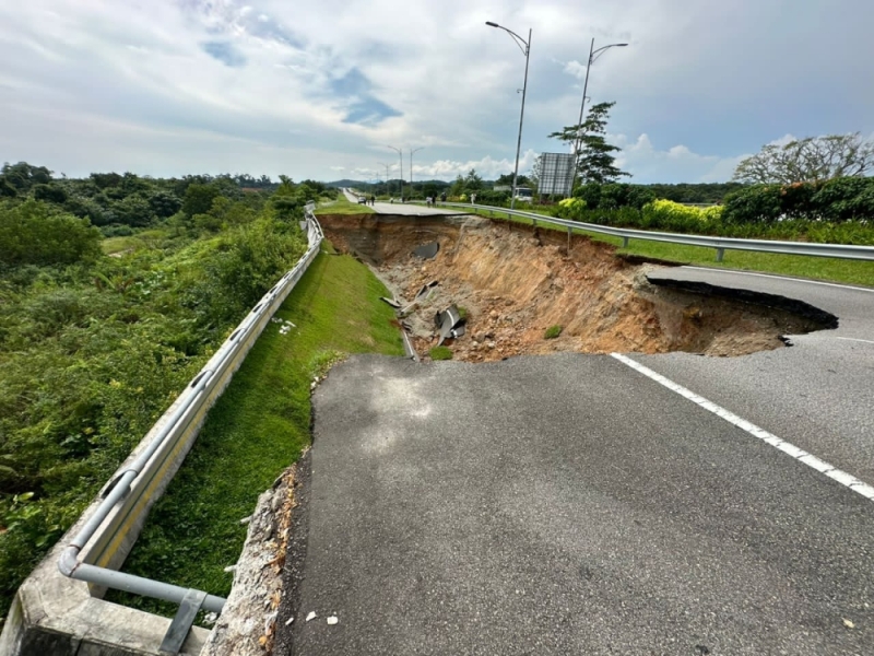 In Johor, road in Forest City collapses In Johor, road in Forest City collapses