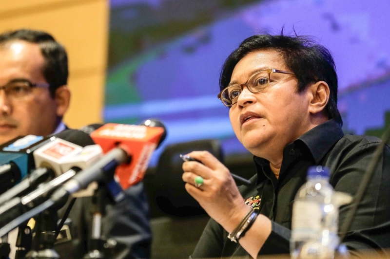 Azalina: Cabinet agrees to restrict Sedition Act to only royalty issues Azalina: Cabinet agrees to restrict Sedition Act to only royalty issues