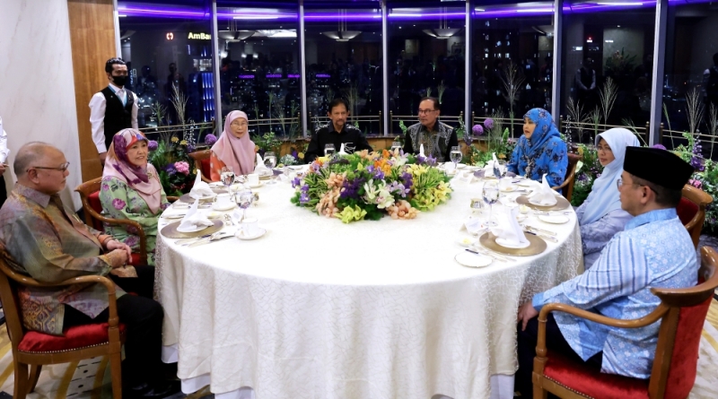 Sultan of Brunei attends dinner hosted by PM Anwar Sultan of Brunei attends dinner hosted by PM Anwar