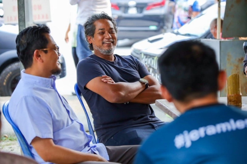 Khairy joins in Perikatan campaign in Jeram to back former Umno Youth colleague