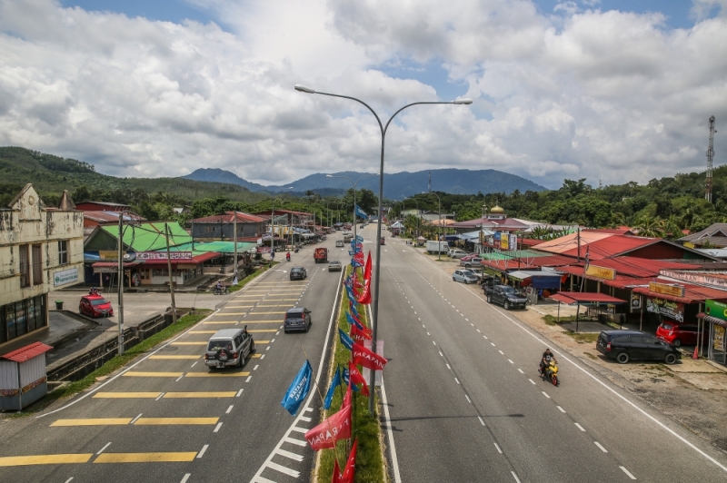 In a rural Kedah town where e-payments have slowly made inroads, 'cash is still king' for older townsfolks In a rural Kedah town where e-payments have slowly made inroads, 'cash is still king' for older townsfolks