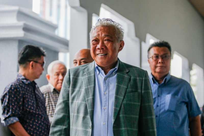 High Court acquits Bung Moktar and wife Zizie Izette of all three graft charges